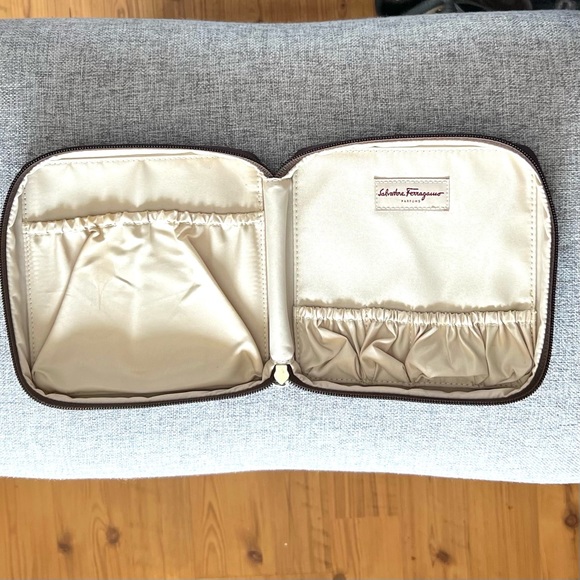 Salvatore Ferragamo Parfums Toiletry Cosmetics Make Up Bag Brown Good Condition - Picture 4 of 10